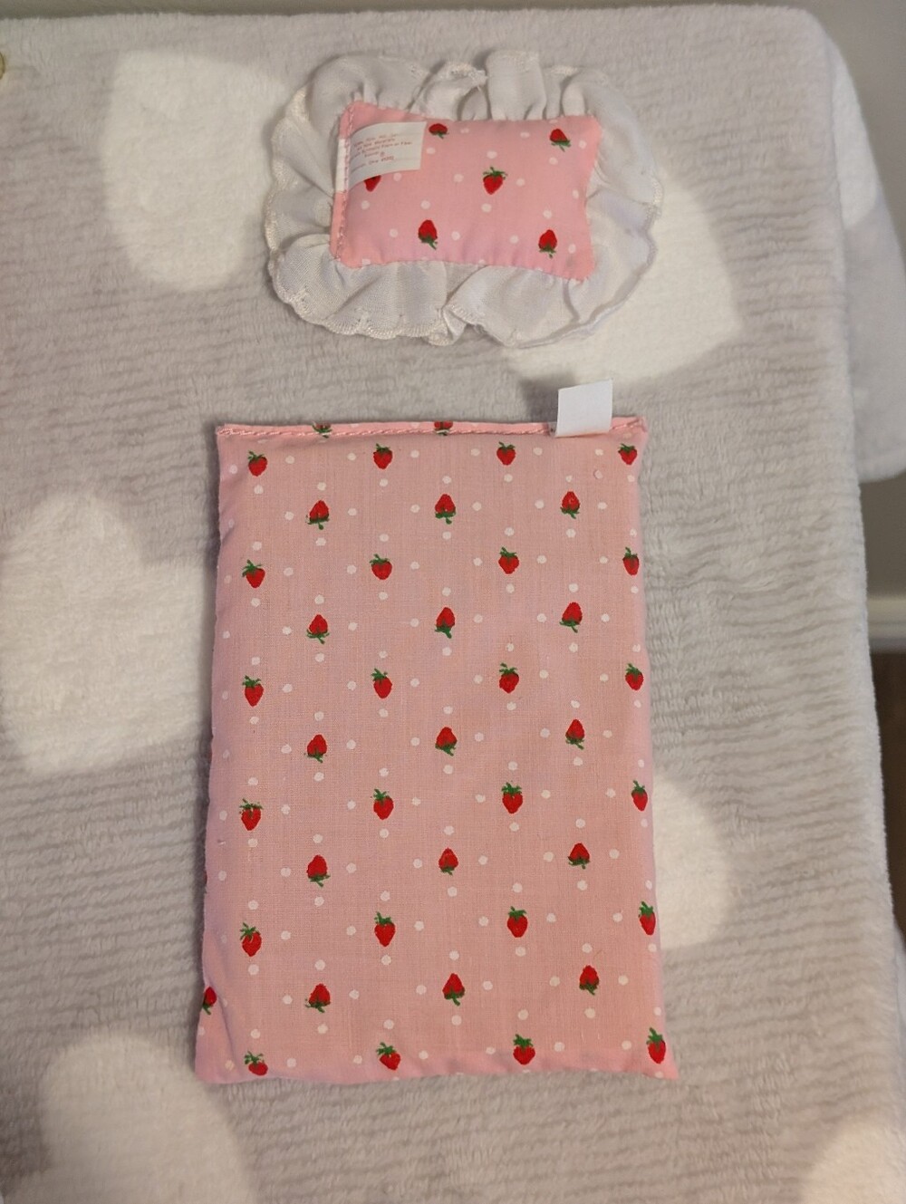 Vintage Strawberry Shortcake "Berry Happy Home" Berry Snuggly Bedroom, 1983 - Picture 6 of 12